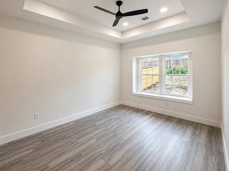 2224 Hercules Dr — Photo 12