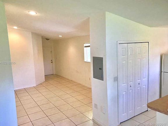 5th image of 1250 SE 28th Ct Unit 106