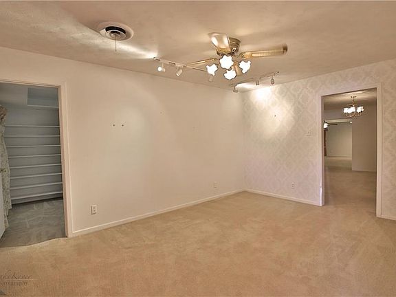 4th image of 1701 Marsalis Dr
