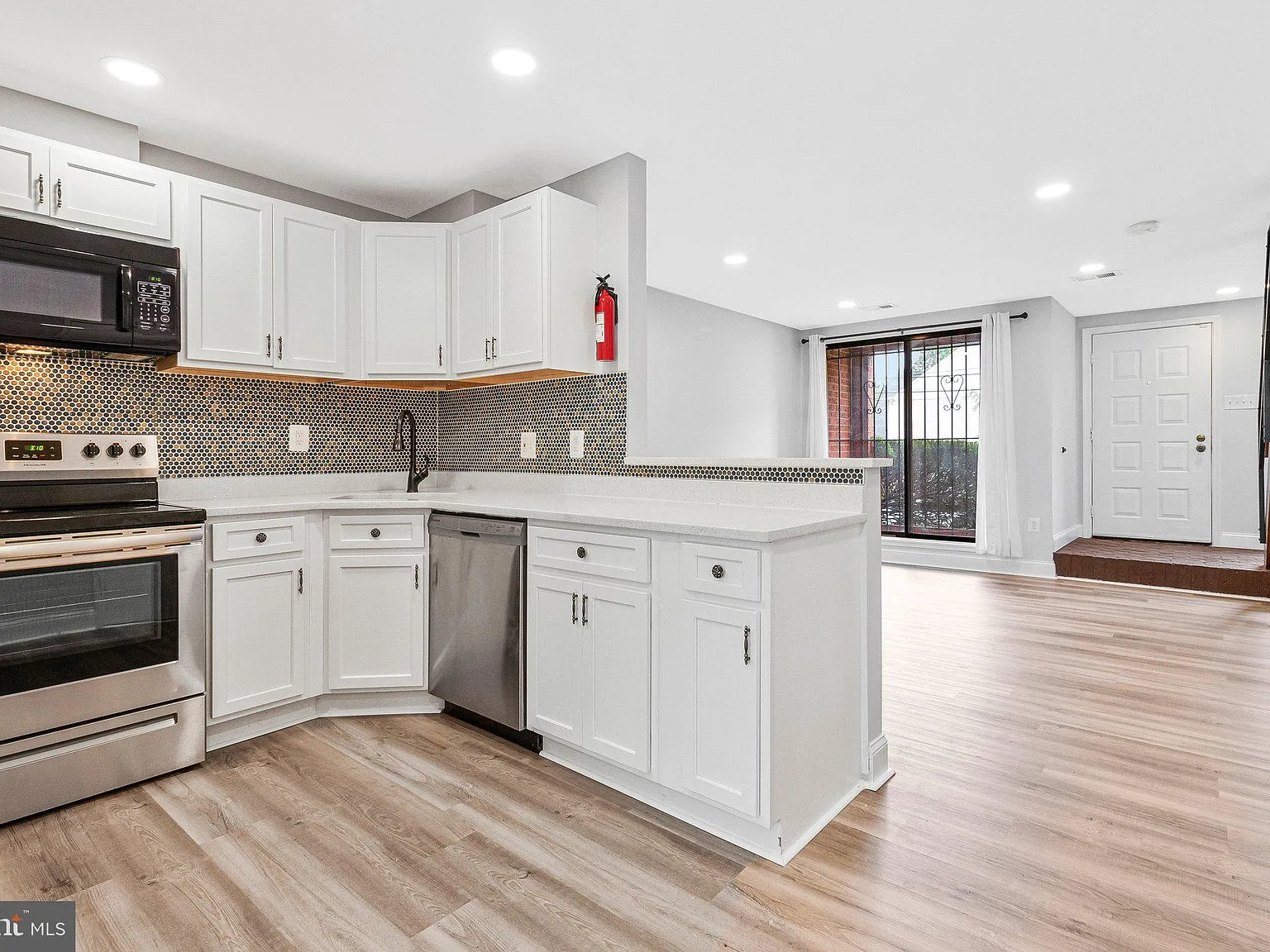 2 bed, 4.0 bath, 1161 sqft, $2,900 — Photo 1
