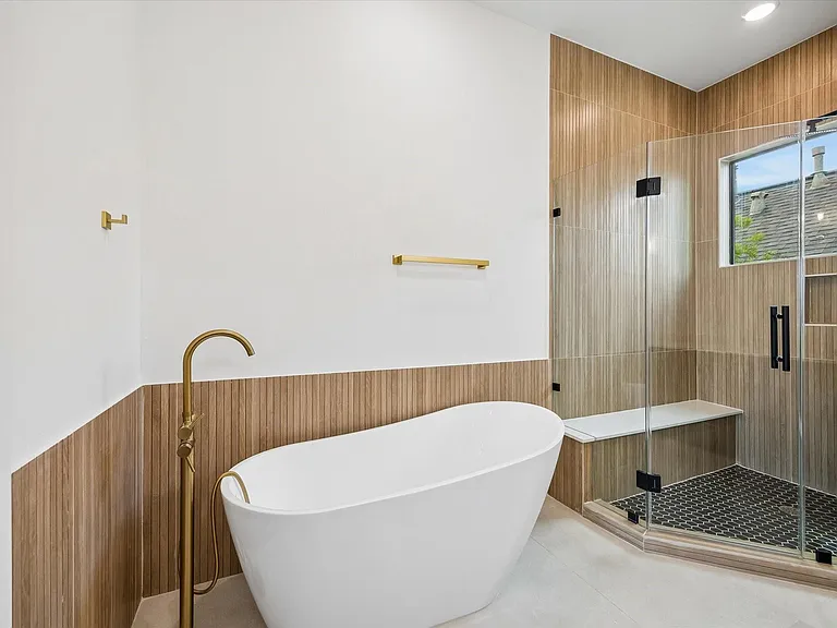 1325 W 22nd St — Photo 21