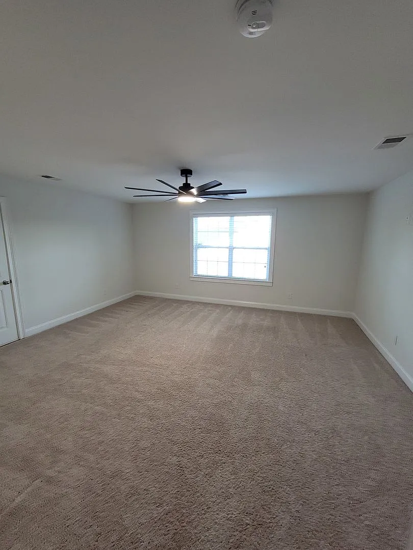 5 bedroom 3.5 bath great floorplan located in The Villages — Photo 4