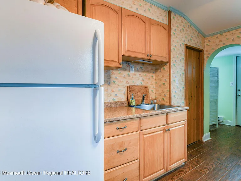 819 Dunlewy St — Photo 18
