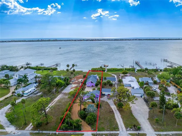 720 S McCall Rd, Englewood, FL 34223