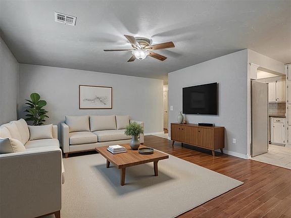 3rd image of 907 Ranchoak Ct