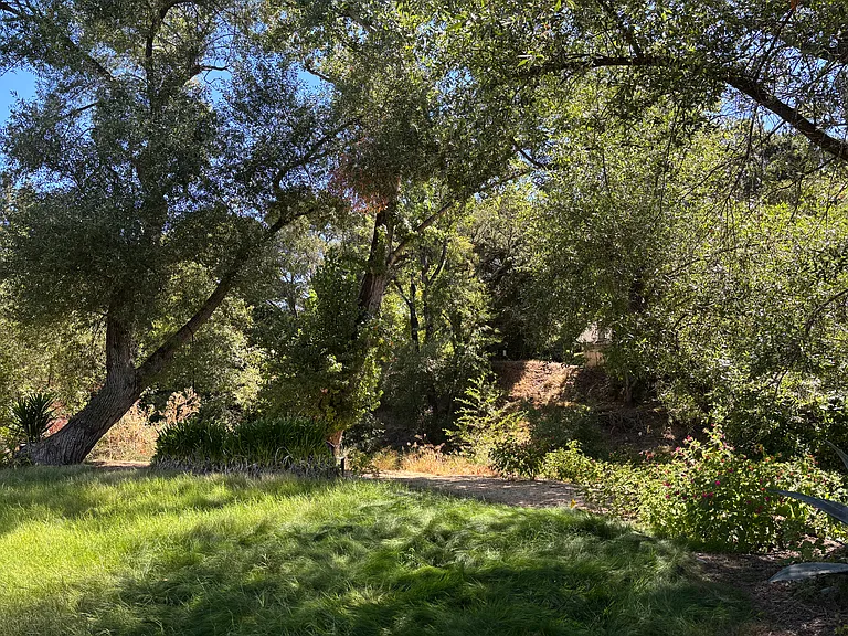 Riverside Dr — Photo 3