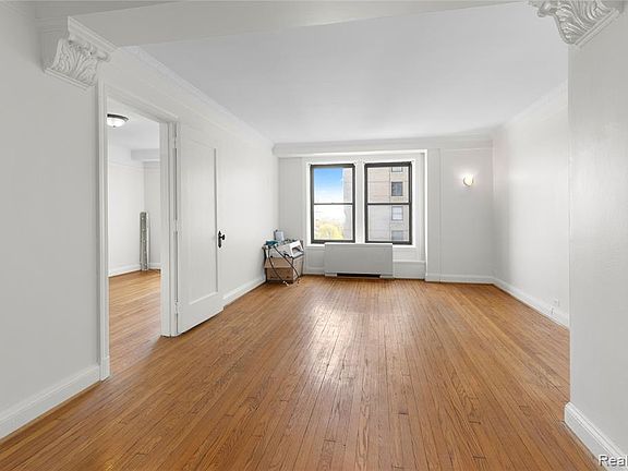 5th image of 15 E Kirby St APT 722