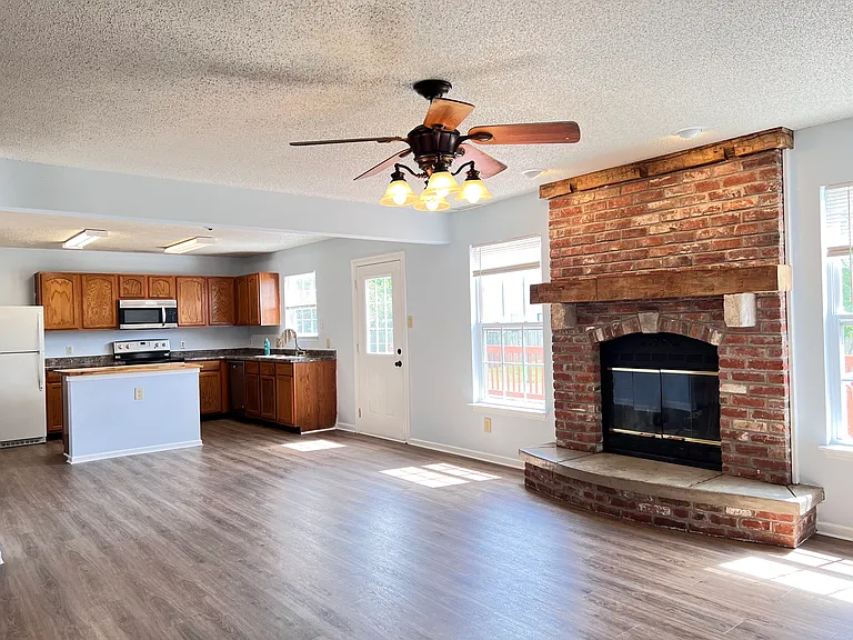 8729 Liberty Mills Dr — Photo 6