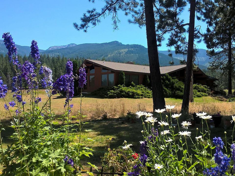 Home is located on 160 acre ranch