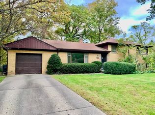 1201 Wendy Dr, Northbrook, IL