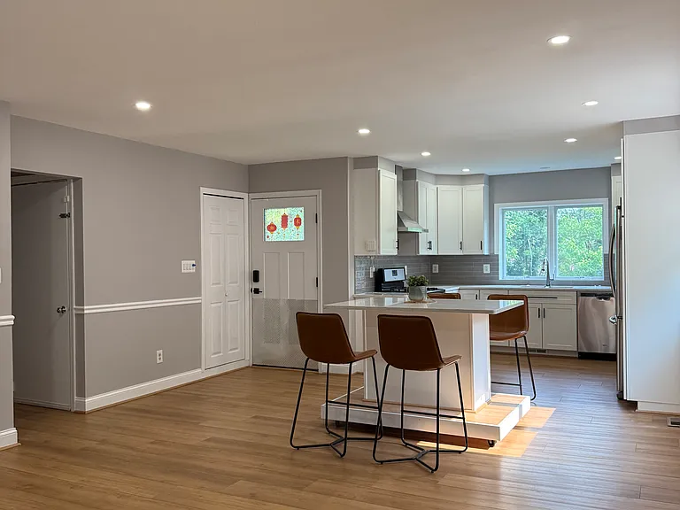 5921 Arlington Blvd — Photo 8