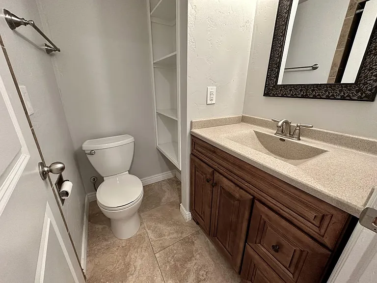 927 E Montana Vista Ln — Photo 34