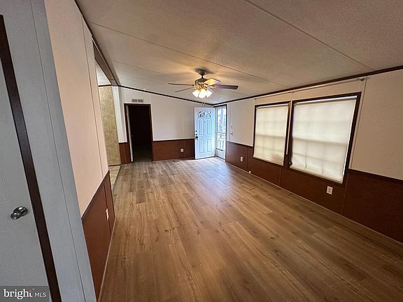 4th image of 16 Hazel Cir