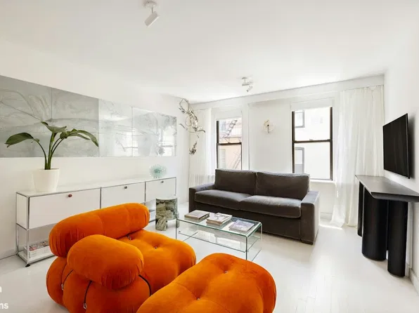 307 W 20th St APT 3R, New York, NY 10011