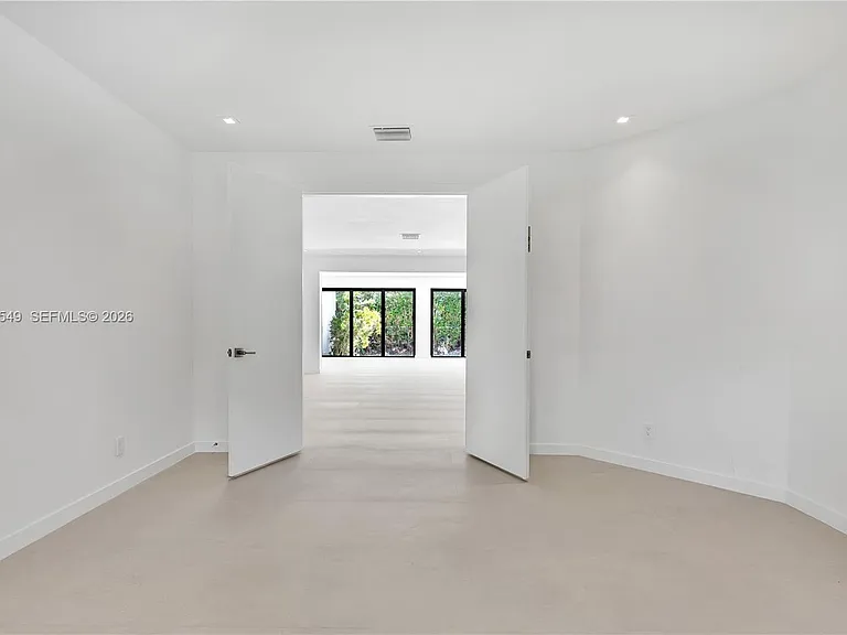 950 Bayamo Ave — Photo 21