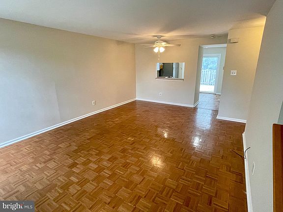 5th image of 33 Eaton Ct #130