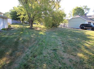 157 N Midlothian Rd, Mundelein, IL 60060