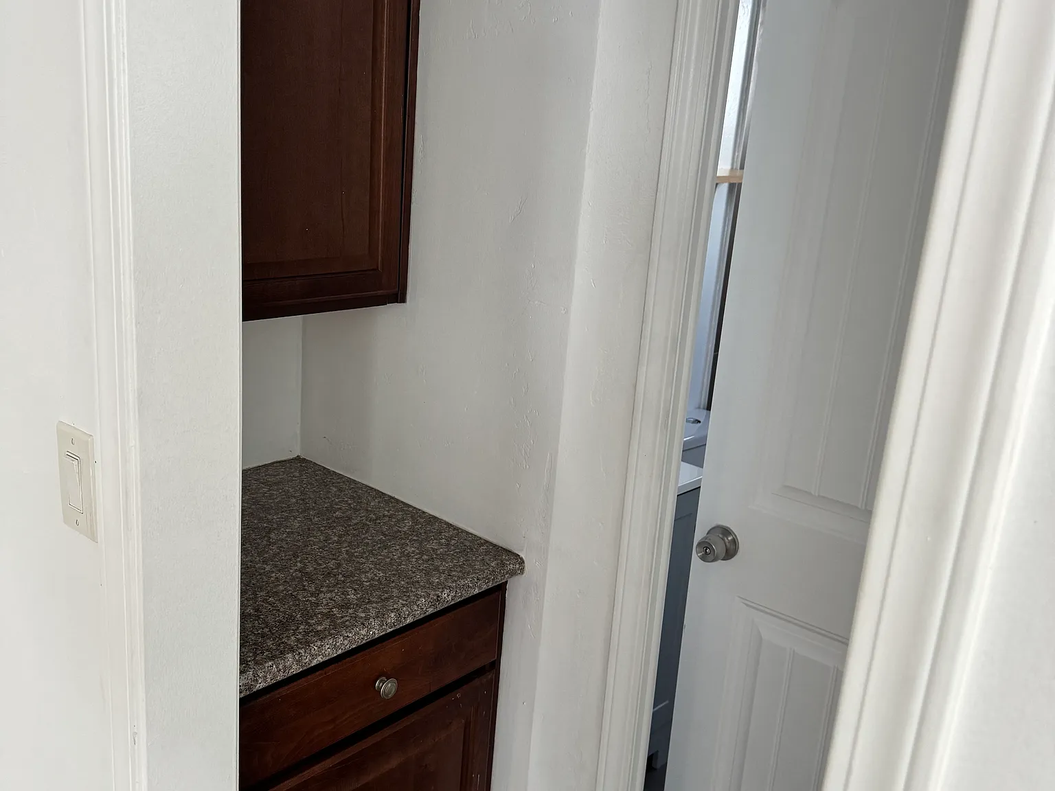 2 bed, 900 sqft, $2,400 — Photo 3