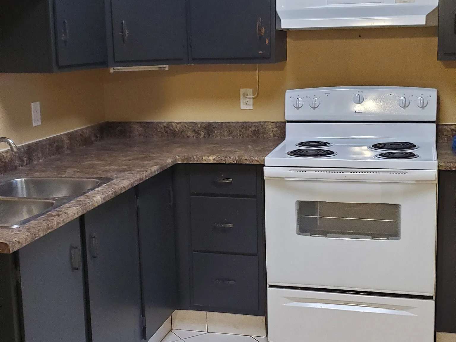 Unit 9 5328 54 St — Photo 3