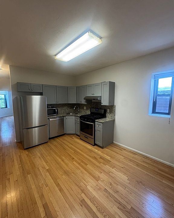 1st image of 3146 Washington St #3