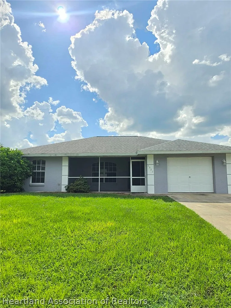 3 bed, 2.0 bath, 1206 sqft, $1,775 — Photo 1