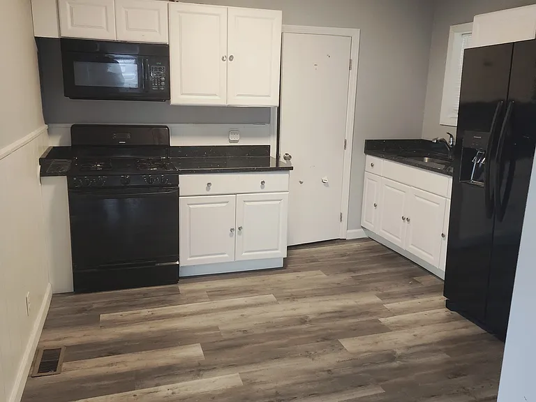 83 E Main St #1F — Photo 3