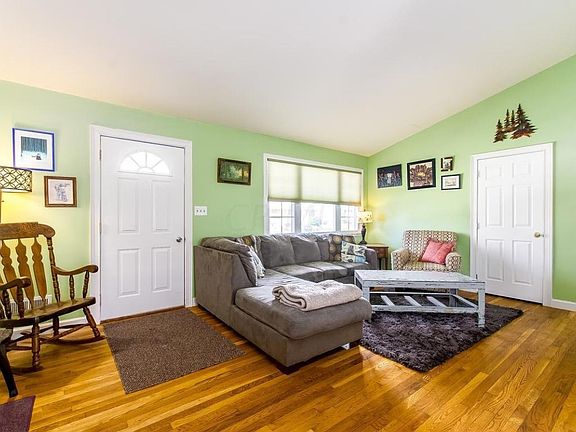 4th image of 7663 Broadwyn Dr