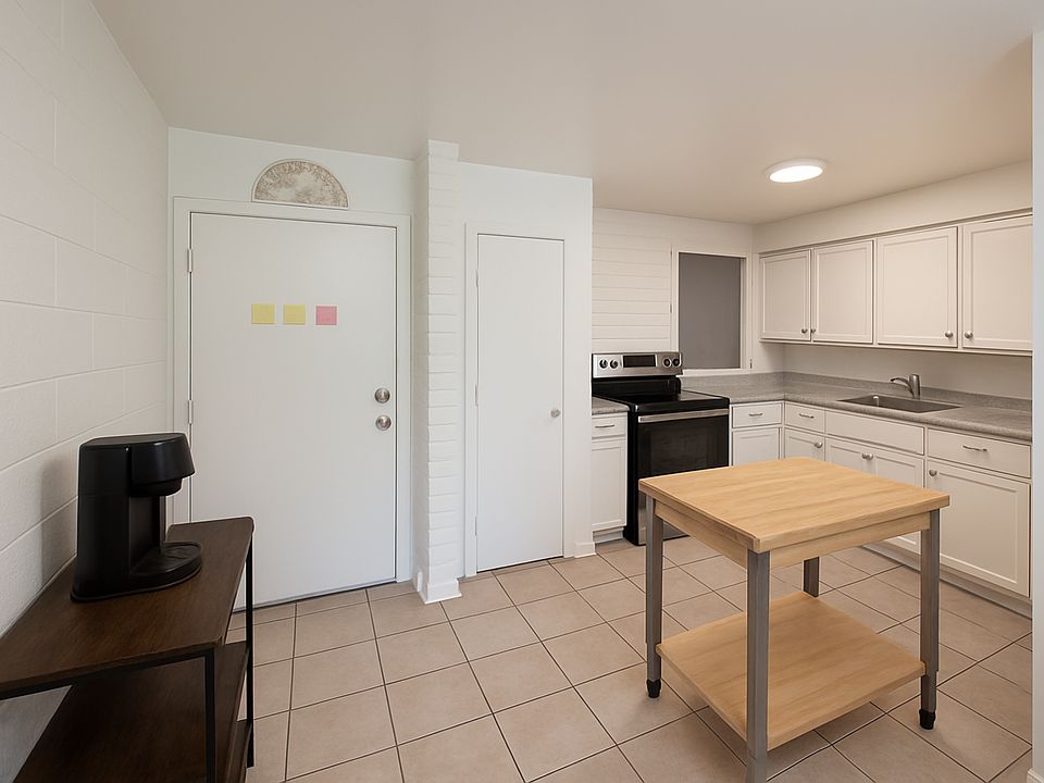 Kitchen (w/ clutter removed in editing)