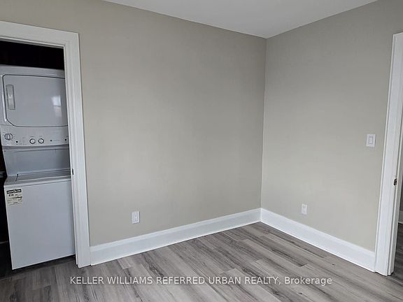 4th image of 399 King St W