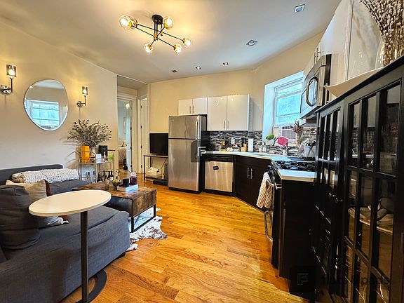 3rd image of 778 Park Pl APT 10