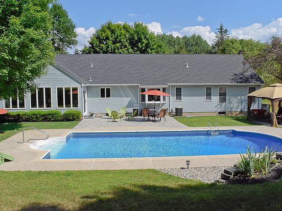2nd image of 27 Old Cedar Dr
