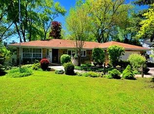 414 N Branch Rd, Glenview, IL 60025