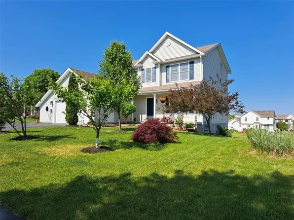 96 Doncaster Trl, West Henrietta, NY 14586
