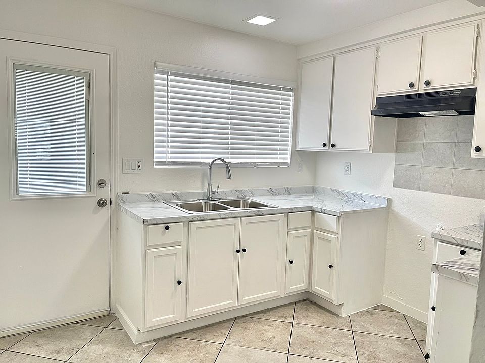 1st image of 1212 Oxford Dr APT B