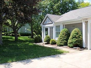 5th image of 984A Buckingham Dr