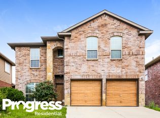 5141 Mirror Lake Dr, Haltom City, TX 76117