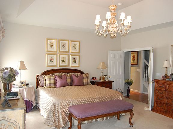 Large Master Bedroom w/2 walk in closets and fabulous bath