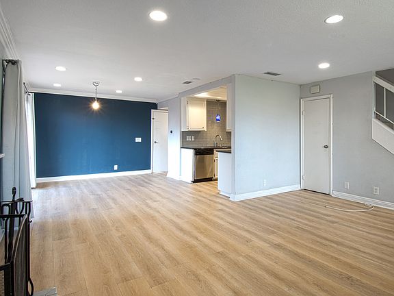 4th image of 2064 S West St