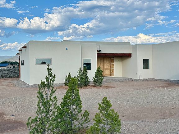 2nd image of 17 Camino Campana