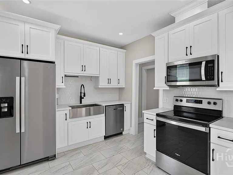 221 W Duffy St #A — Photo 15