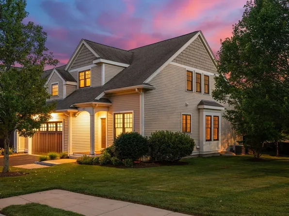 60 Graystone Cir Unit 60, Winchester, MA 01890