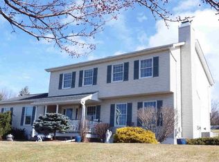 10 Robin Ln, Wappingers Falls, NY 12590