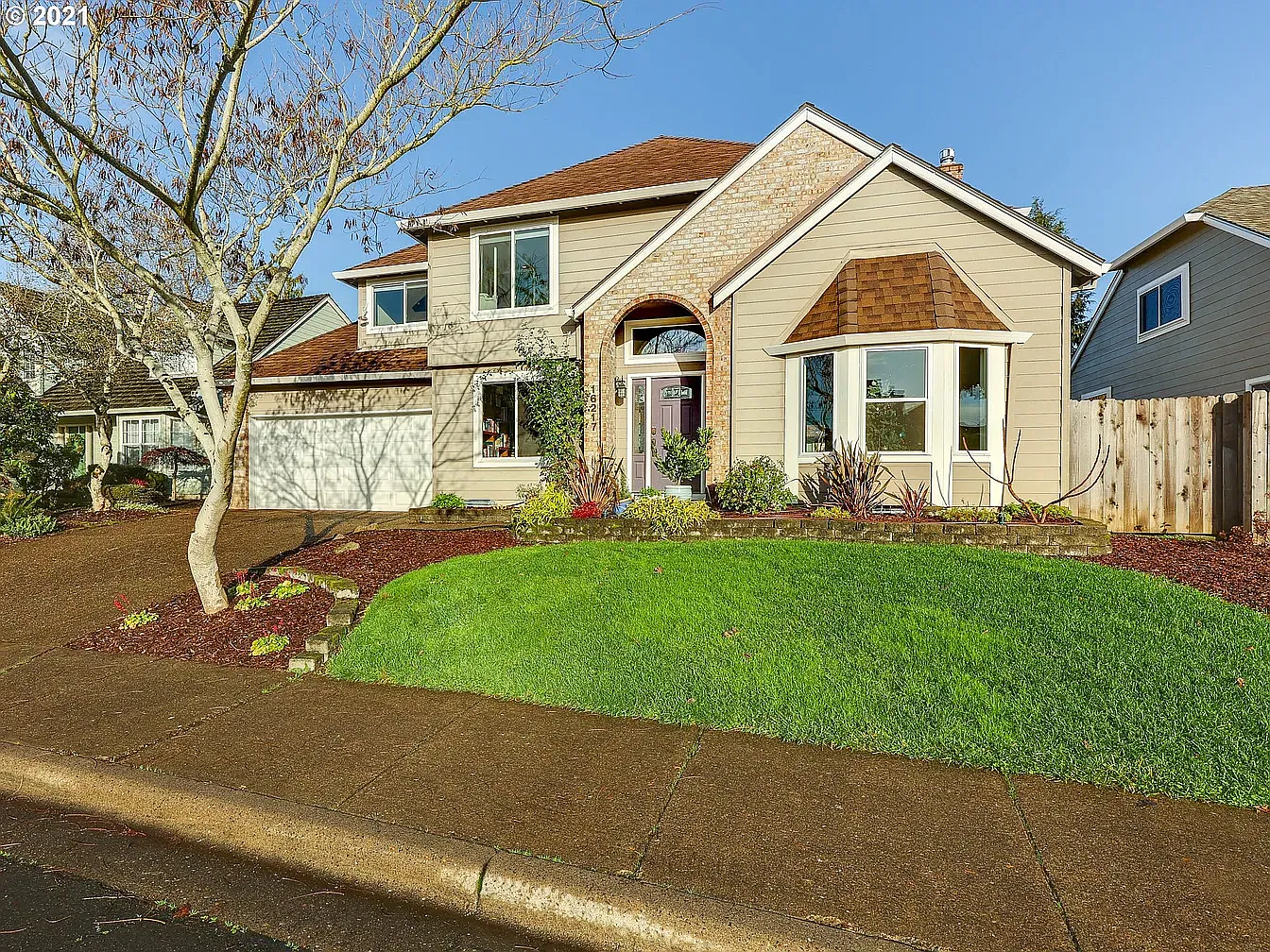 4 bed, 2338 sqft, $3,900 — Photo 1