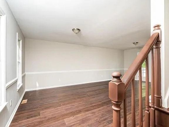3rd image of 1615 Bexley Dr