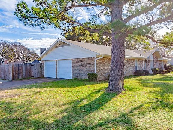 3rd image of 1700 Hillcrest Dr