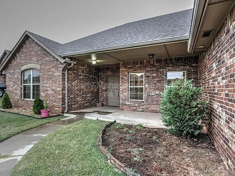 1661 Appaloosa Dr — Photo 2