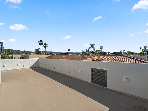 4th image of 439 N Sierra Bonita Ave #441