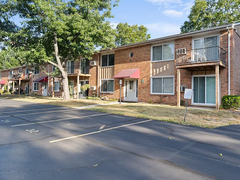 Cedar Crest Apartments — Photo 24