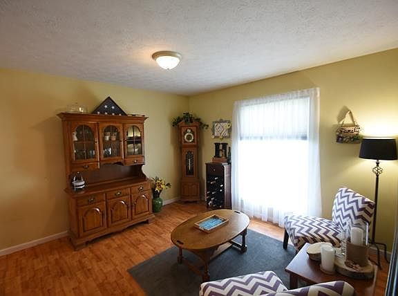 3rd image of 444 Blue Grass Dr