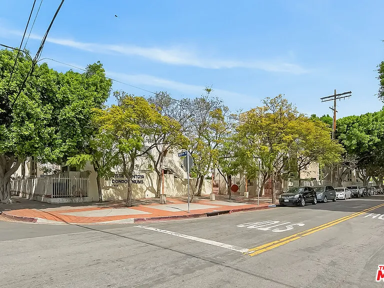 1118 Valencia St #310 — Photo 29